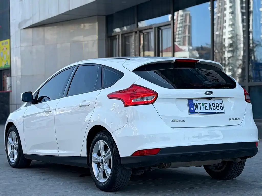 Focus 2018 hatchback classic 1.6L automatic comfort smart mobility version купить на сайте DeffCars