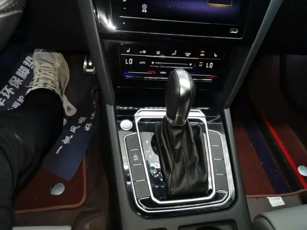 Magotan 2023 2 million commemorative edition 330TSI DSG leading model купить на сайте DeffCars