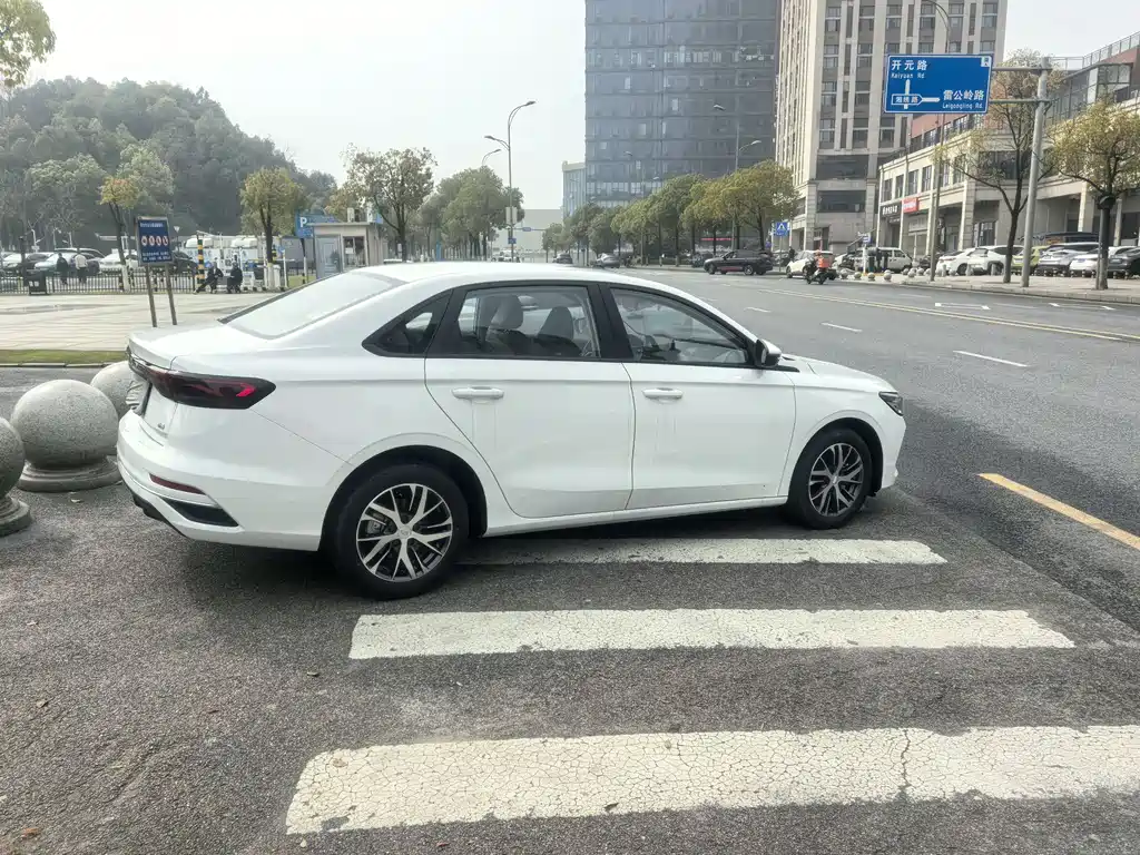 Emgrand 2025 4th Generation 1.5L CVT Dragon Edition купить на сайте DeffCars