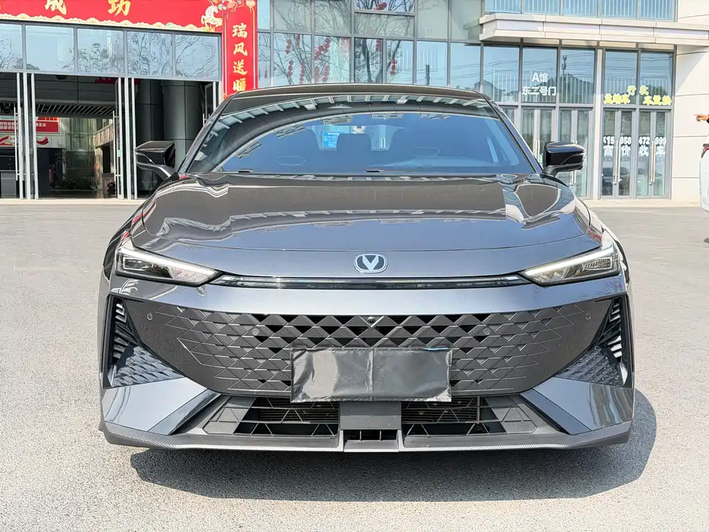 Changan UNI-V 2024 1.5T premium model купить на сайте DeffCars