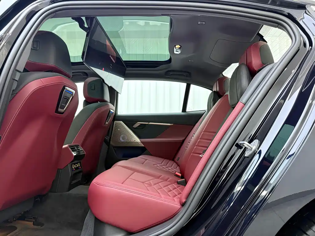 BMW 5 Series 2025 530Li Exclusive M Sports Package купить на сайте DeffCars