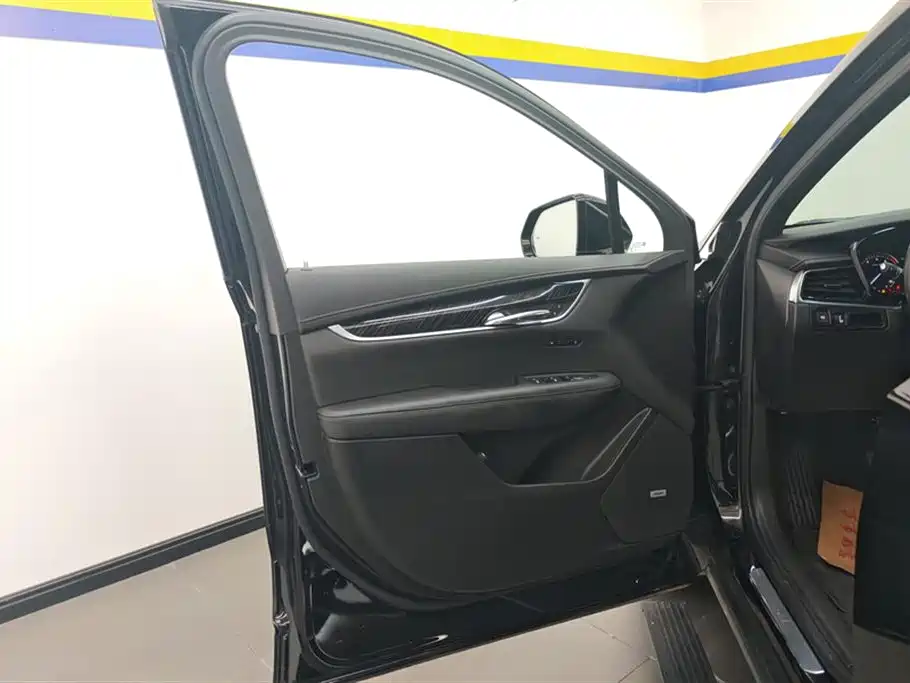 Cadillac XT6 2021 28T six-seat luxury model купить на сайте DeffCars