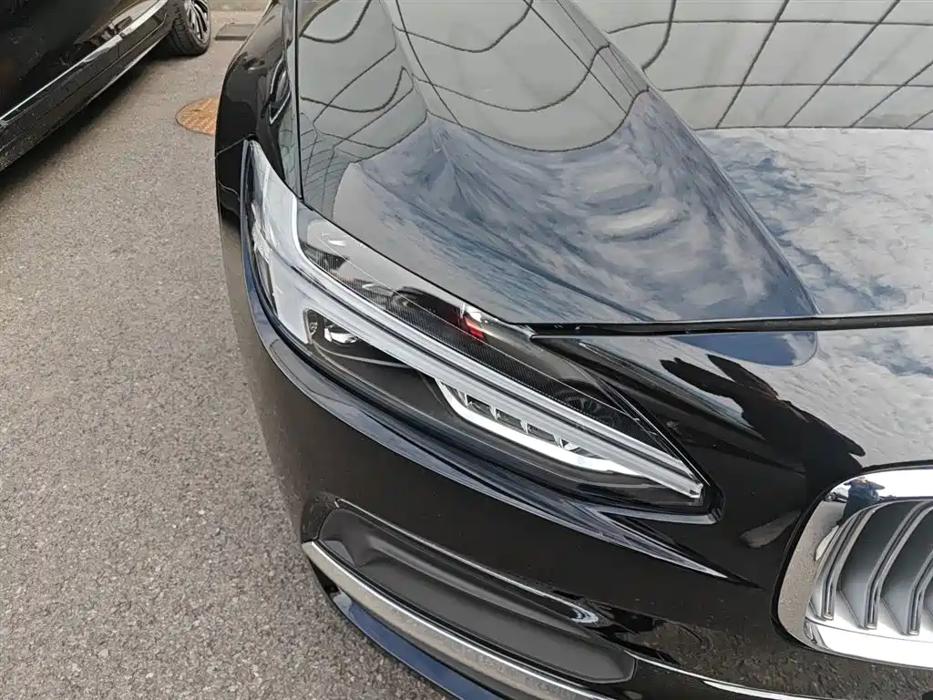 Volvo S90 2025 B5 Zhiyuan Luxury Edition купить на сайте DeffCars