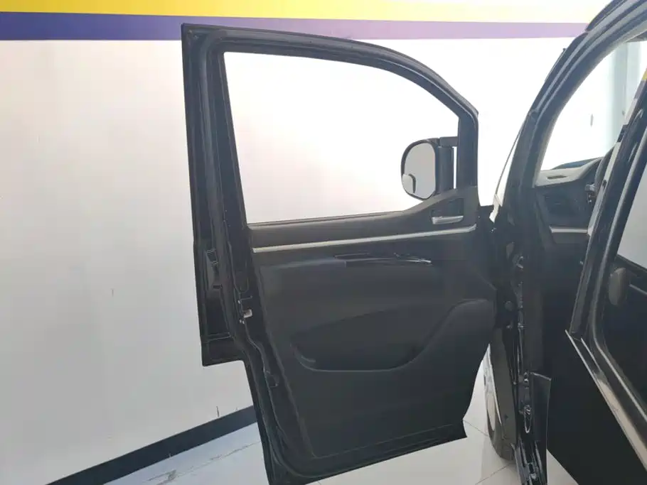 Lingzhi 2023 M5L 1.6L basic model 7 seats купить на сайте DeffCars