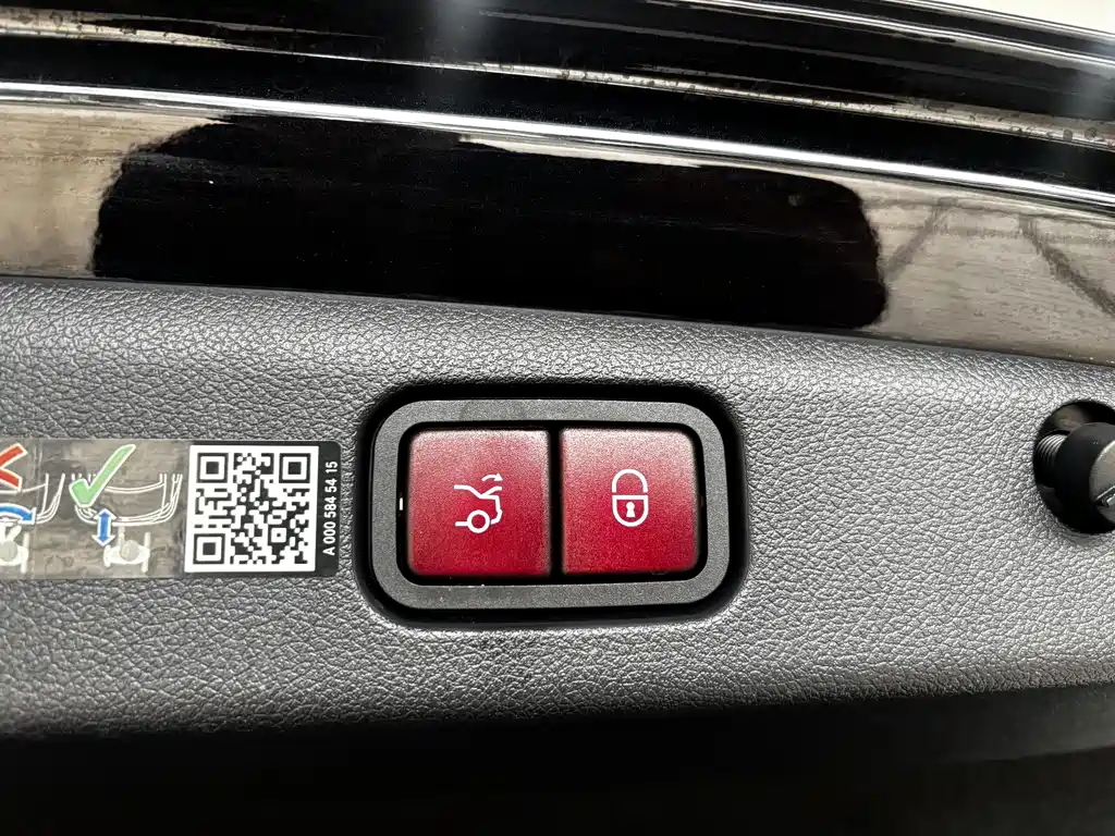 Mercedes-Benz E-Class New Energy 2024 E 350 e L plug-in hybrid sedan купить на сайте DeffCars