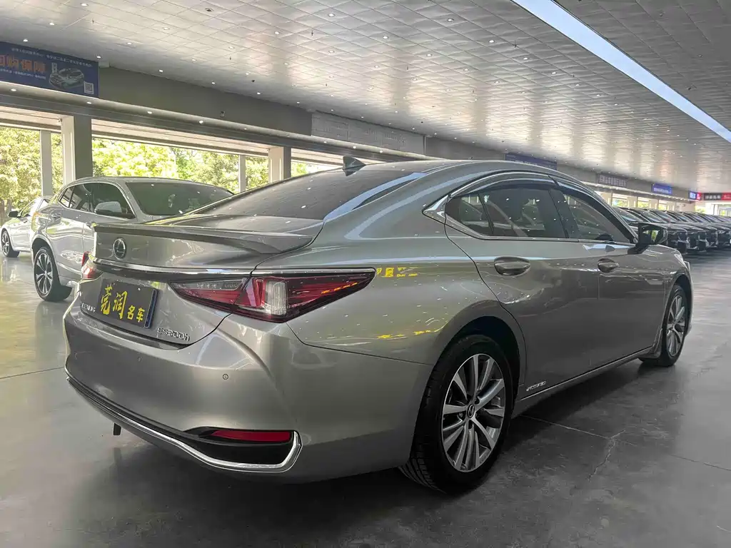 Lexus ES 2020 300h Excellence Edition купить на сайте DeffCars