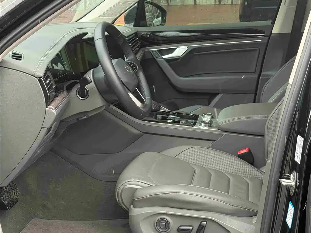 Touareg 2023 3.0TSI Ruixiang Edition Classic Sports Package купить на сайте DeffCars