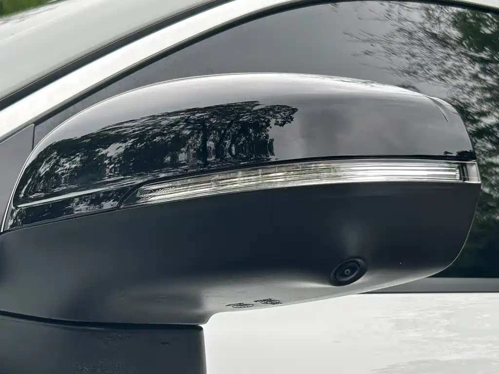Lynk & Co 03 2023 1.5TD DCT Pro купить на сайте DeffCars