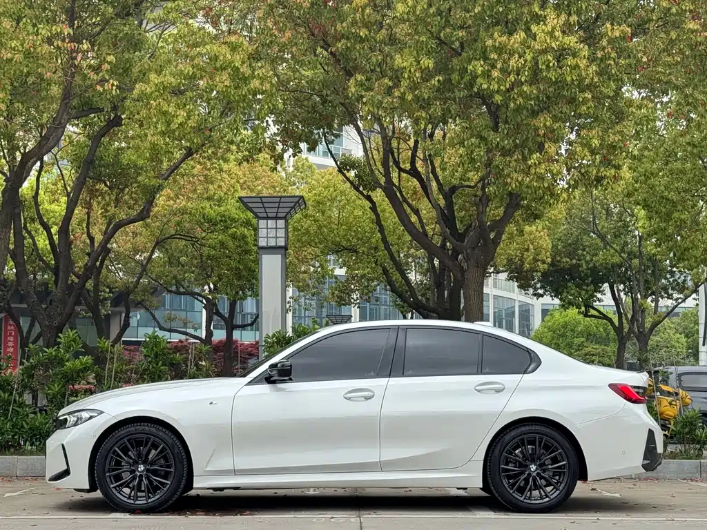 BMW 3 Series 2023 325i M Sports Night Package купить на сайте DeffCars
