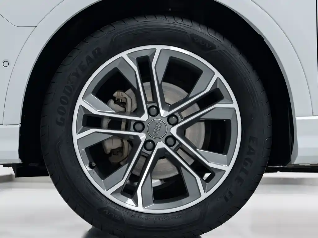 Audi Q3 2021 40 TFSI Fashionable and Dynamic купить на сайте DeffCars