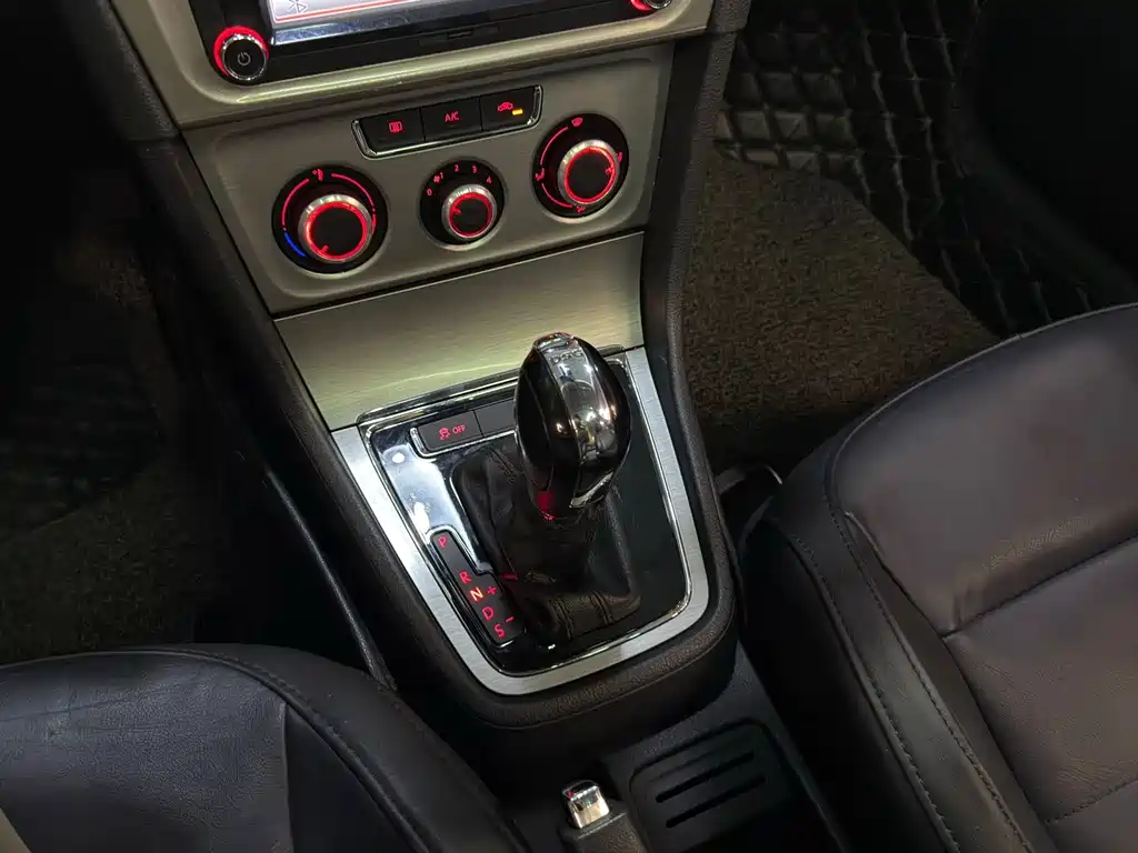 Lavida 2013 facelift 1.4TSI DSG comfort version купить на сайте DeffCars