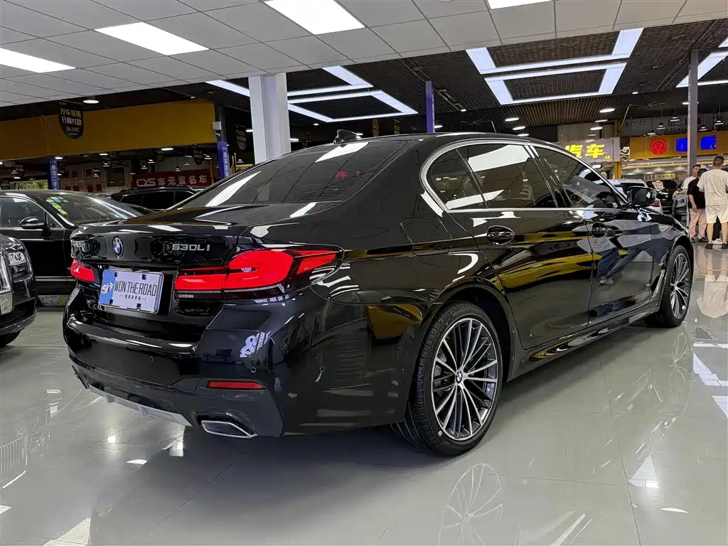 BMW 5 Series 2022 530Li Leading M Sports Package купить на сайте DeffCars