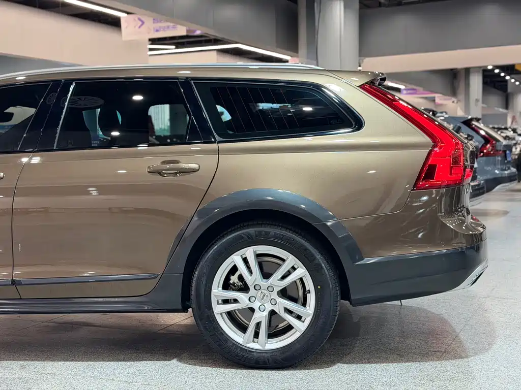 Volvo V90 2017 Cross Country T5 AWD Zhiyuan Edition купить на сайте DeffCars