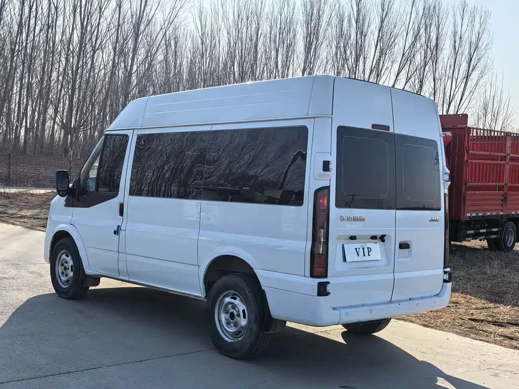 Jiangling Fushun 2023 2.0T automatic short-axis medium-high-roof commercial multi-purpose passenger vehicle with 6 seats купить на сайте DeffCars