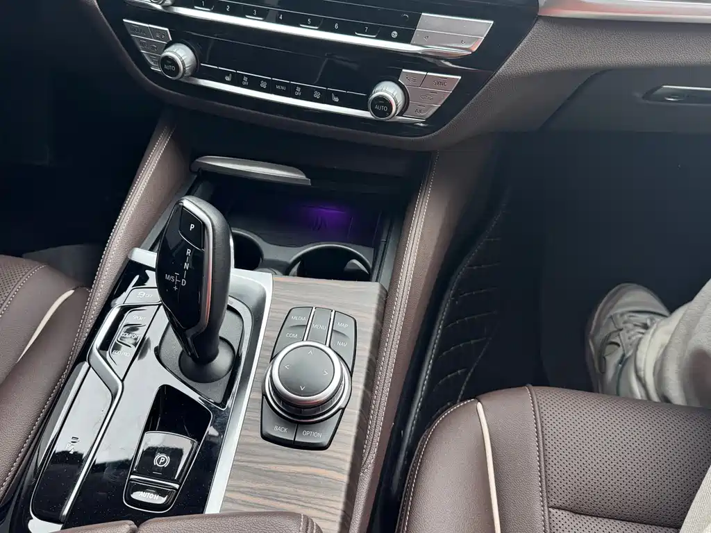 BMW 5 Series 2022 530Li Leading Luxury Package купить на сайте DeffCars