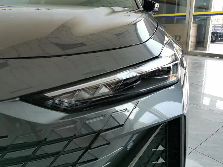 Changan UNI-V 2023 1.5T premium model купить на сайте DeffCars