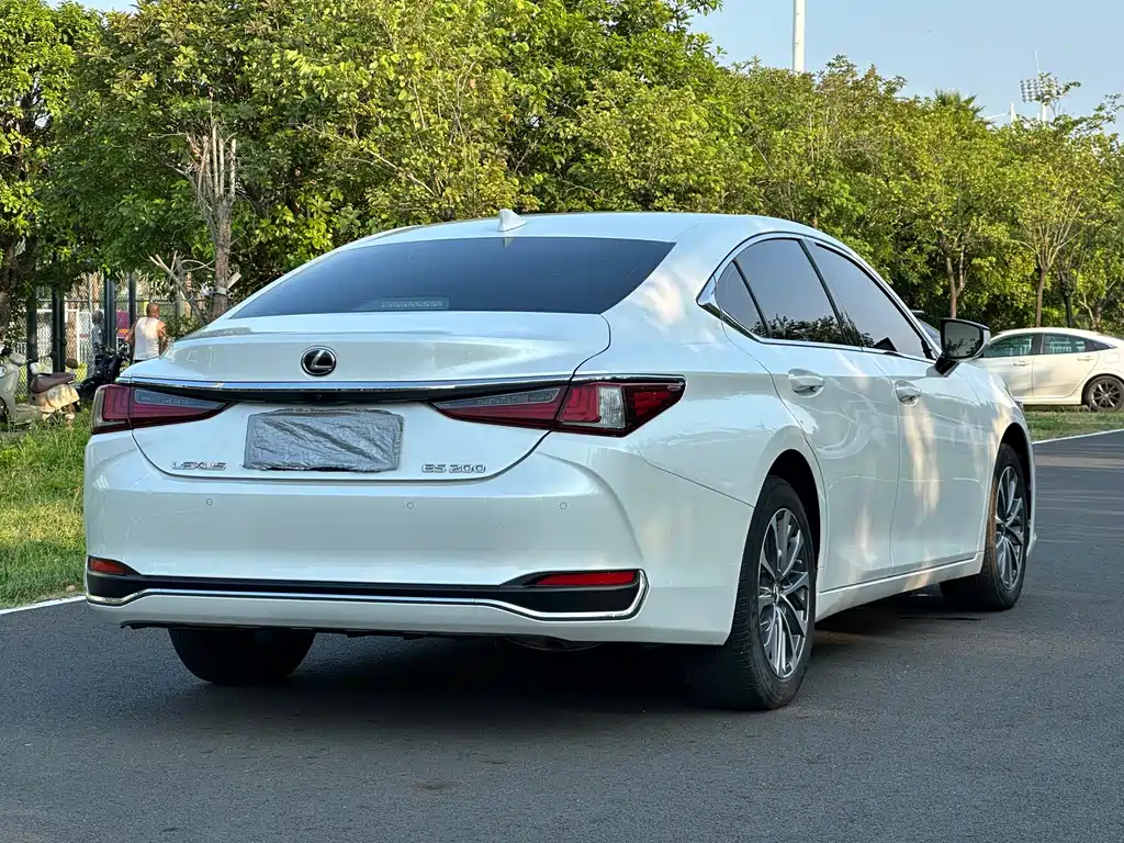 Lexus ES 2023 200 Excellence Edition купить на сайте DeffCars