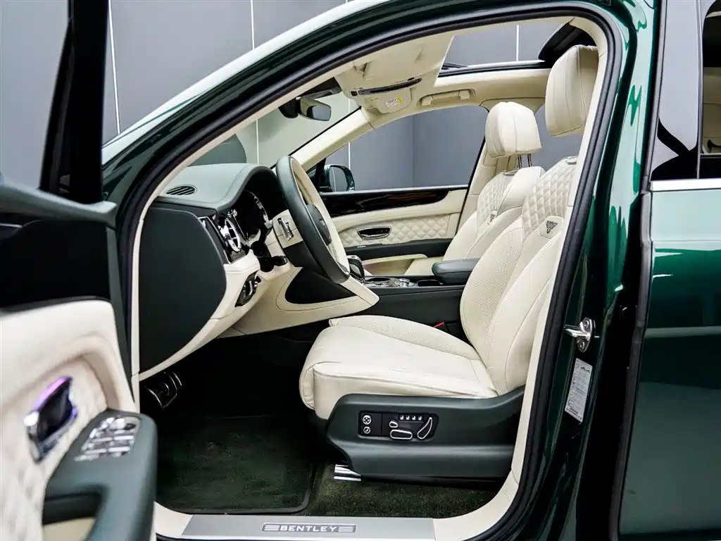 Bentayga 2022 4.0T V8 купить на сайте DeffCars
