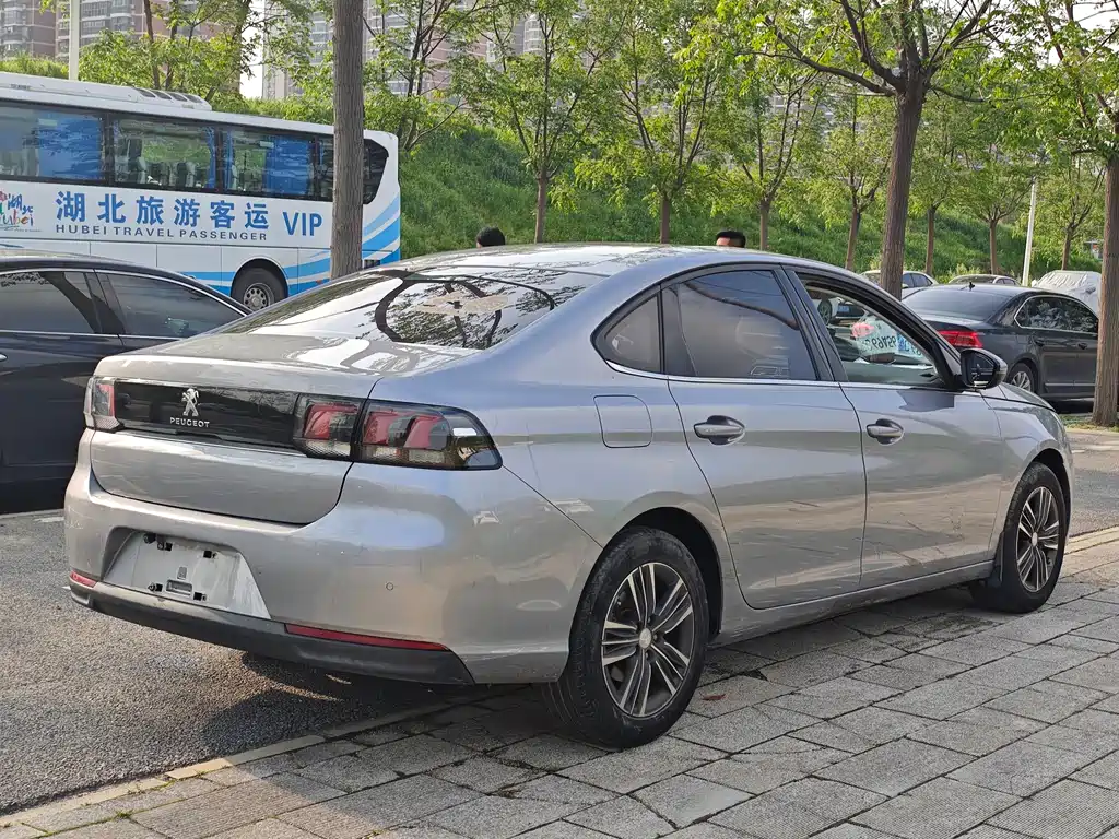 Peugeot 308 2018 230THP Automatic Deluxe Edition купить на сайте DeffCars