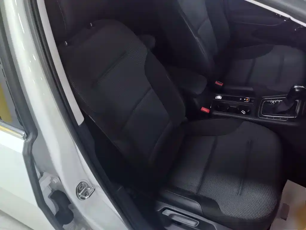 Golf 2019 1.6L automatic comfort model National V купить на сайте DeffCars