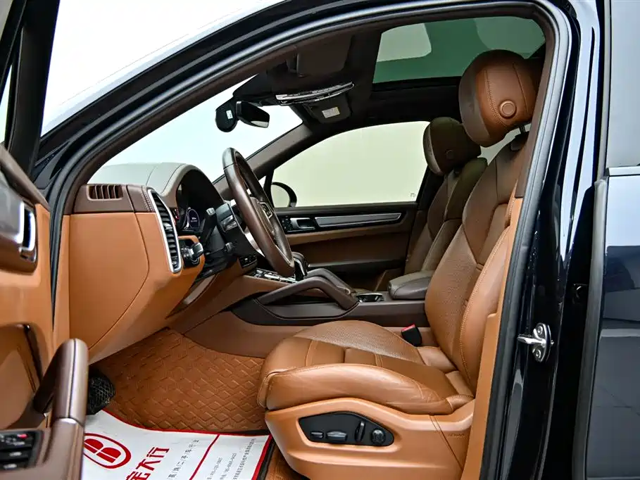 Cayenne New Energy 2023 Cayenne E-Hybrid 2.0T Platinum Edition купить на сайте DeffCars