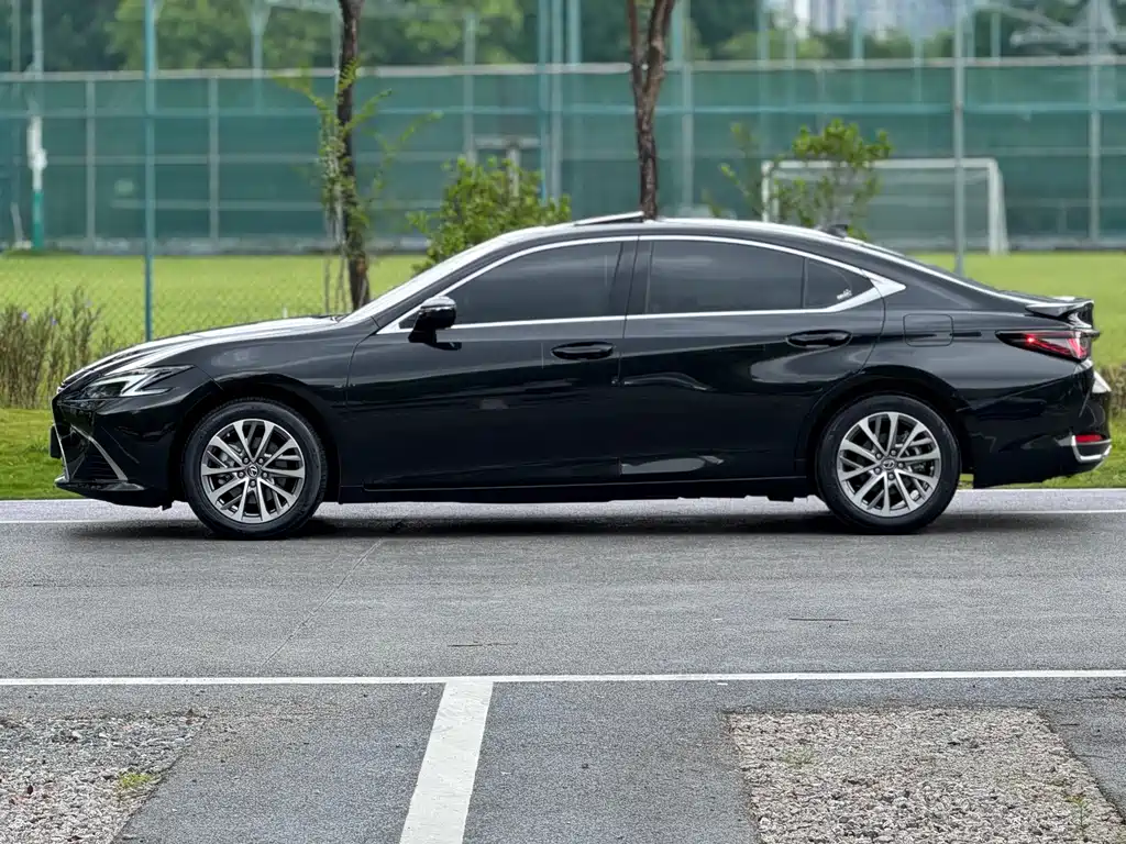 Lexus ES 2025 300h Premium Edition купить на сайте DeffCars
