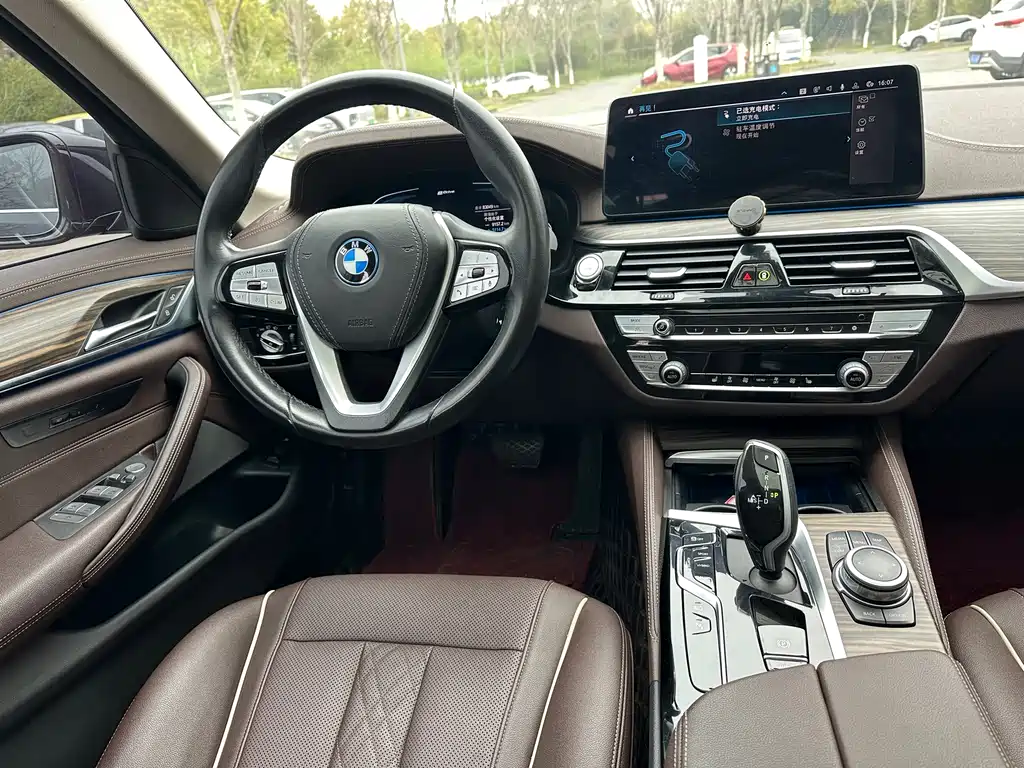 BMW 5 Series New Energy 2022 Model 535Le Luxury Package купить на сайте DeffCars