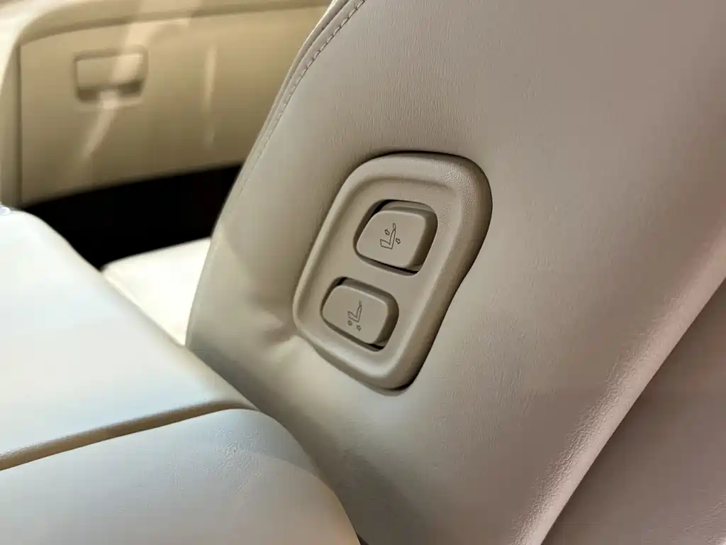 Buick GL8 2023 ES Lu Zun Exclusive Model купить на сайте DeffCars