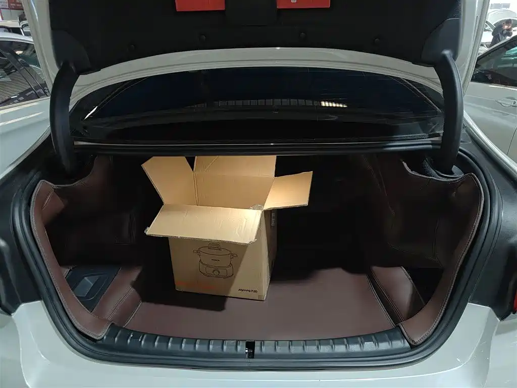 BMW 5 Series 2023 530Li Leading Luxury Package купить на сайте DeffCars