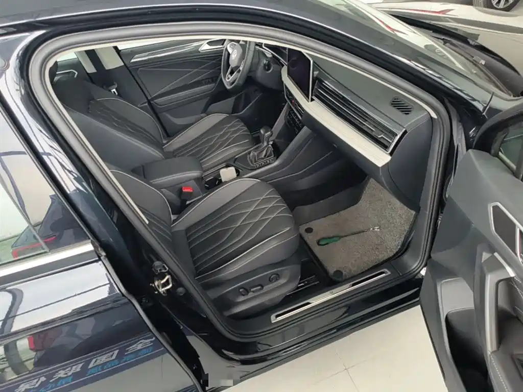 Tiguan L 2024 330TSI automatic two-wheel drive R-Line version купить на сайте DeffCars