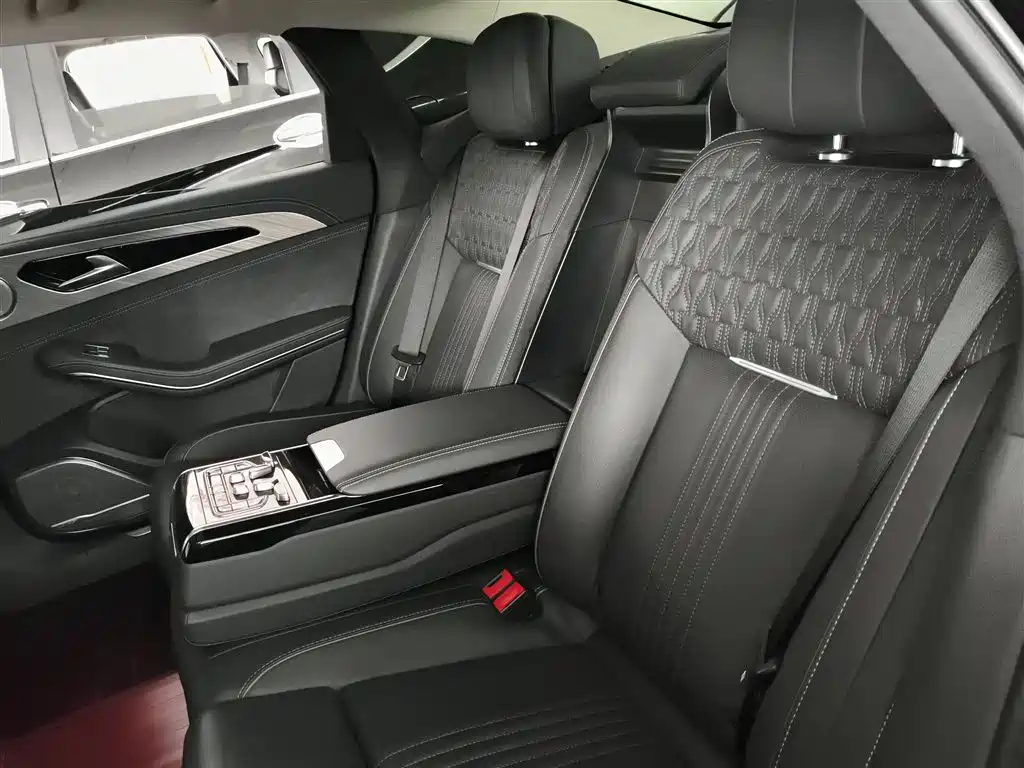 Hongqi H9 2020 2.0T Zhilian Qichang Edition купить на сайте DeffCars