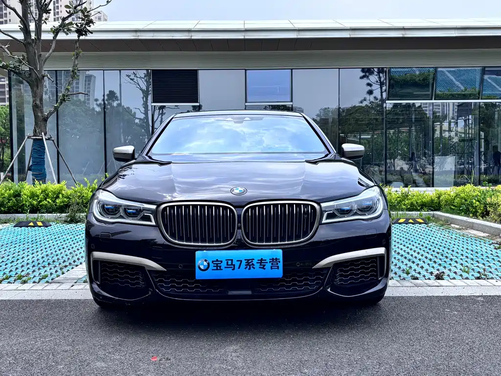 BMW 7 Series 2018 M760Li xDrive купить на сайте DeffCars