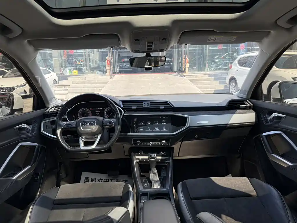 Audi Q3 2022 35 TFSI Fashionable and Dynamic купить на сайте DeffCars