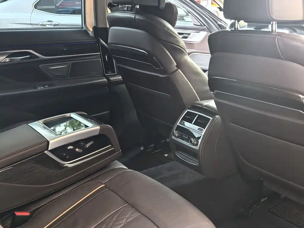 BMW 7 Series 2019 facelift 730Li luxury package купить на сайте DeffCars
