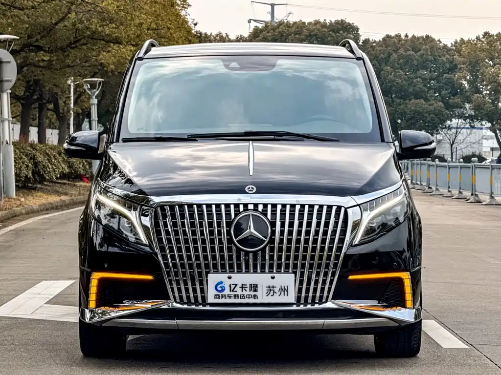 Mercedes-Benz V-Class 2022 V 260 L Long Wheelbase Luxury Edition купить на сайте DeffCars