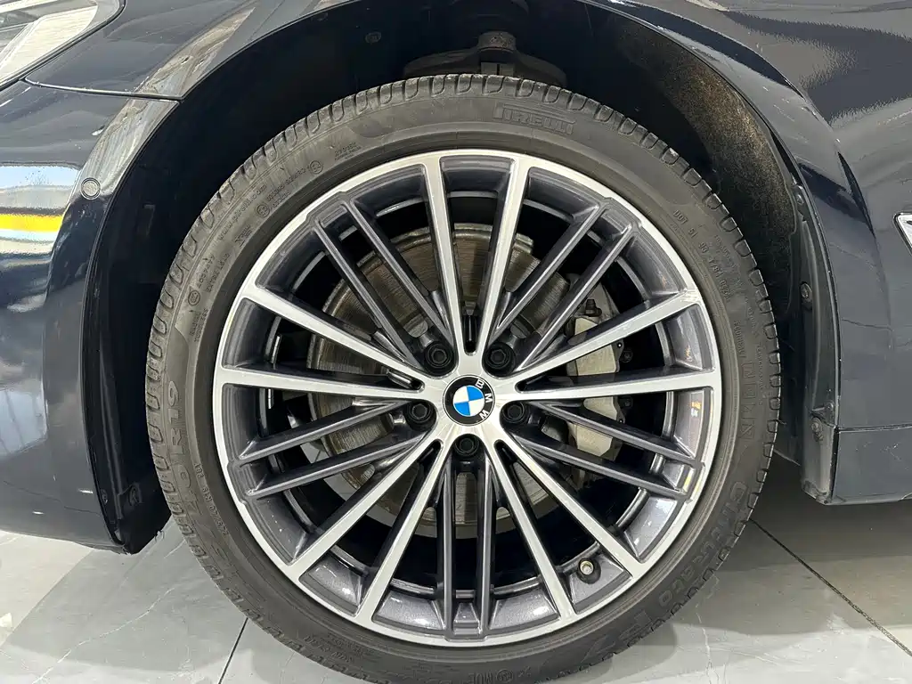 BMW 5 Series 2023 530Li Leading M Sports Package купить на сайте DeffCars