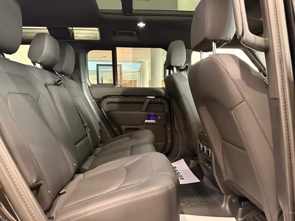 Land Rover Defender 2025 110 3.0T P400 X-Dynamic SE купить на сайте DeffCars