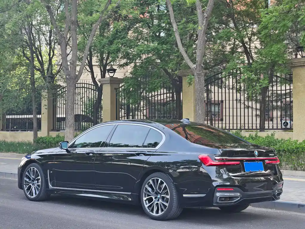 BMW 7 Series 2021 740Li Leading M Sports Package купить на сайте DeffCars