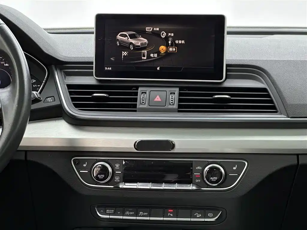 Audi Q5L 2018 40 TFSI enjoys fashionable style, National V купить на сайте DeffCars