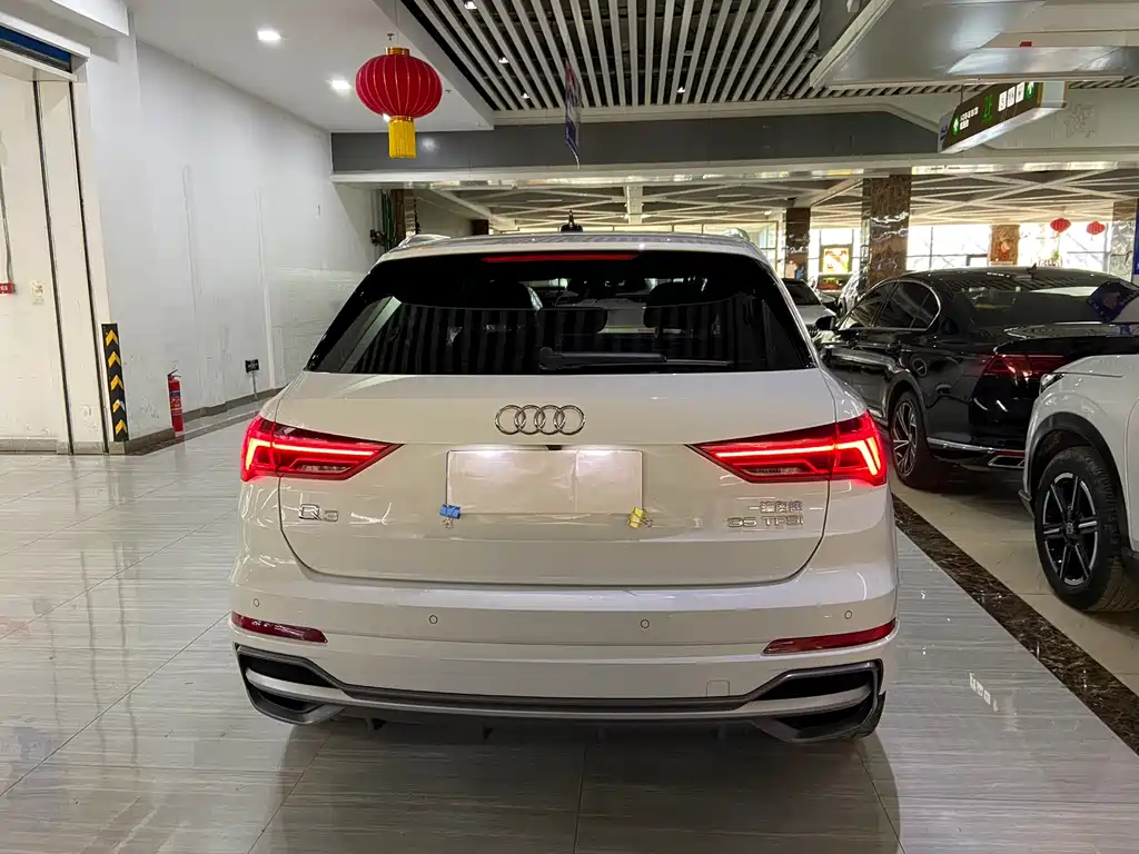 Audi Q3 2022 35 TFSI Fashionable and Dynamic купить на сайте DeffCars
