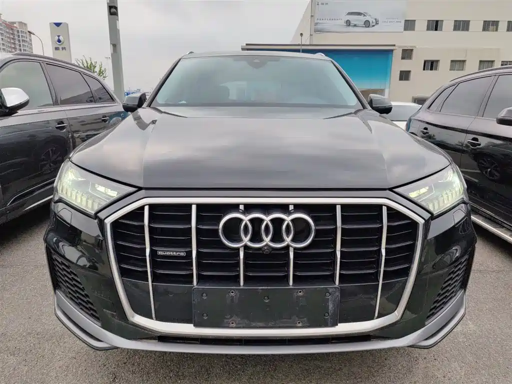 Audi Q7 2023 55 TFSI quattro S line sports version купить на сайте DeffCars