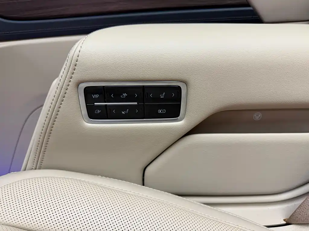 Century 2023 2.0T seven-seat premium model купить на сайте DeffCars