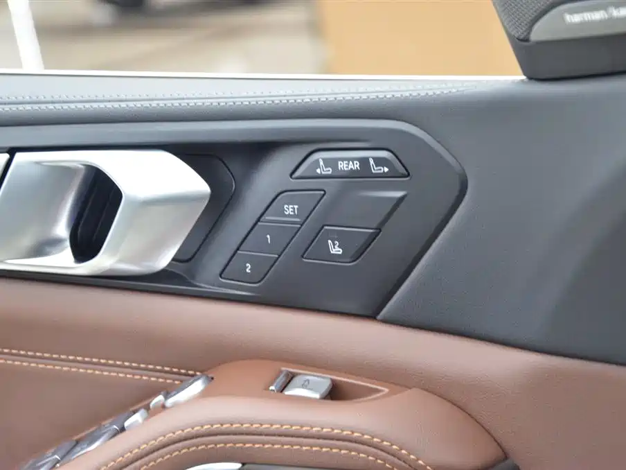 BMW X7 2024 xDrive40i Leading Luxury Package купить на сайте DeffCars