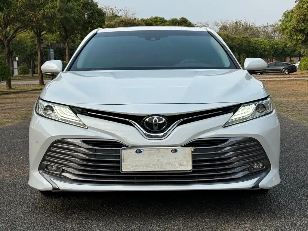 Camry 2018 2.0G Deluxe Edition купить на сайте DeffCars