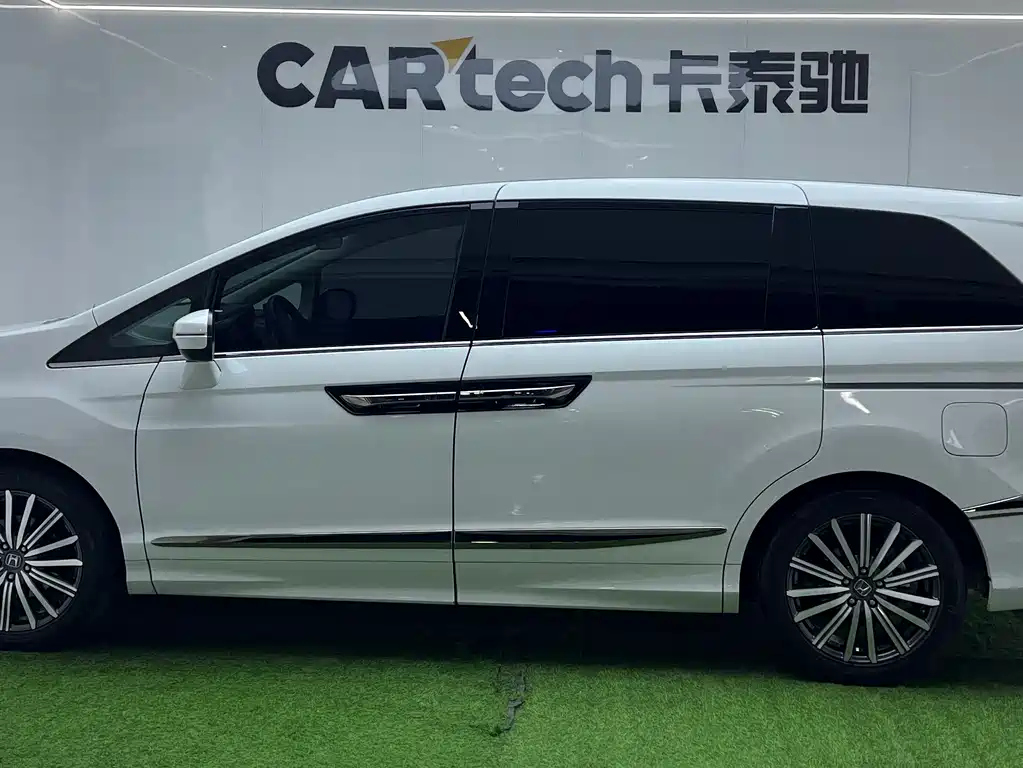 Alison 2022 2.0L e:HEV Deluxe Edition купить на сайте DeffCars