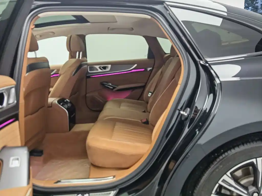 Hongqi H9 2024 2.0T Qixiang Private Fashion Edition купить на сайте DeffCars