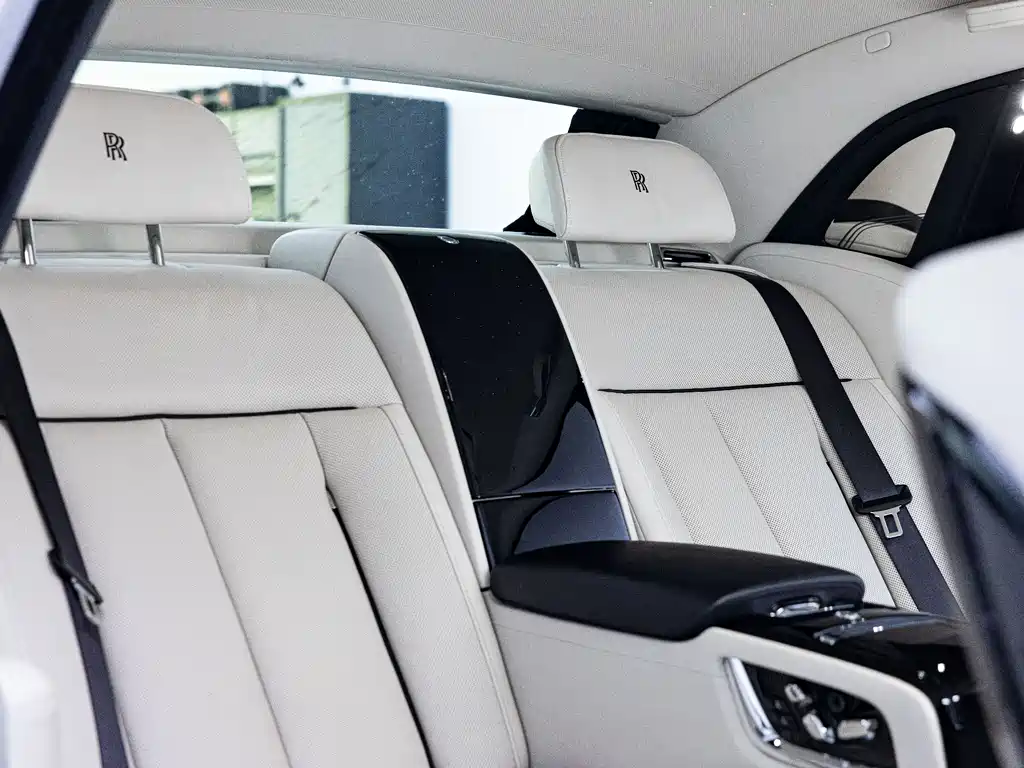 Phantom 2018 6.7T long wheelbase version купить на сайте DeffCars