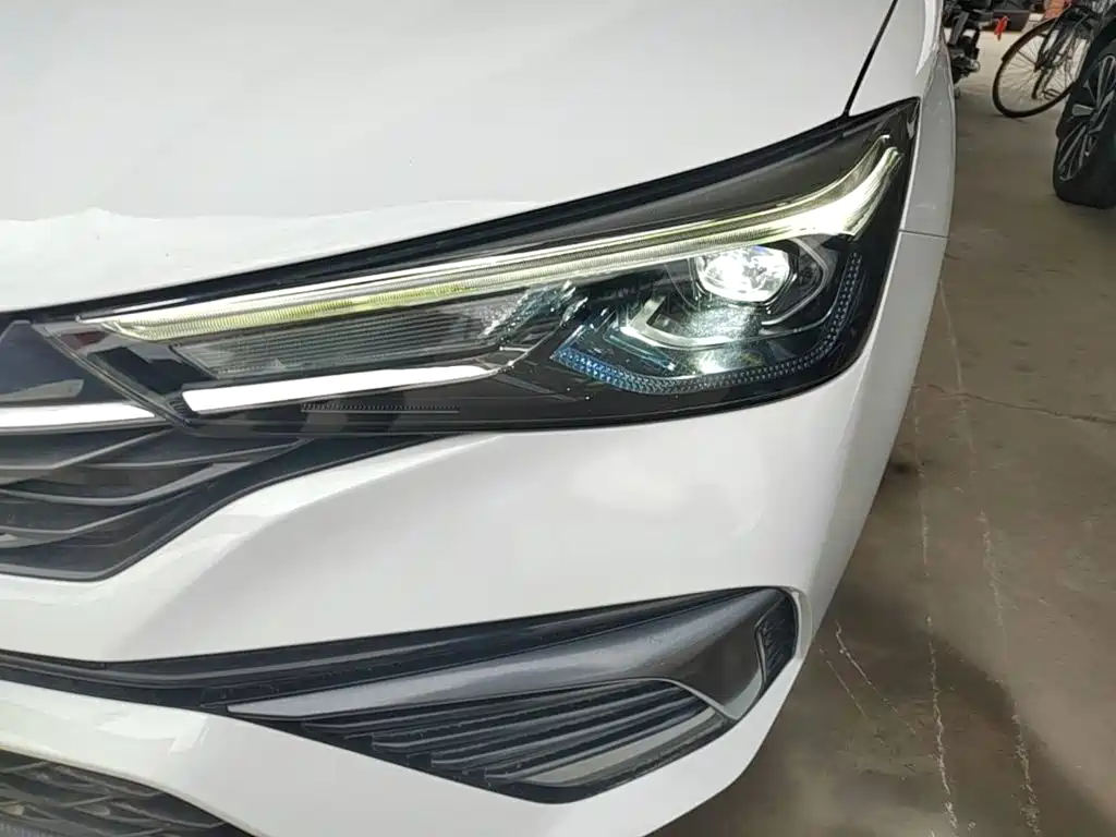 ROEWE i5 2021 facelift 1.5L CVT diamond version купить на сайте DeffCars