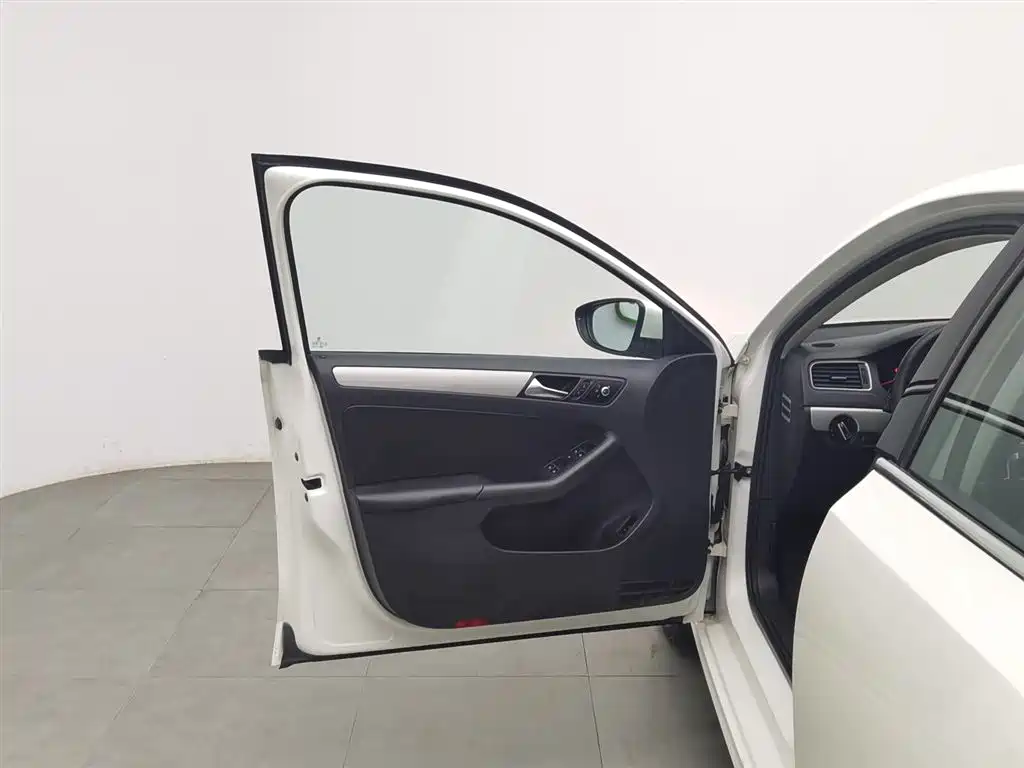 Sagitar 2012 1.4TSI automatic luxury model купить на сайте DeffCars