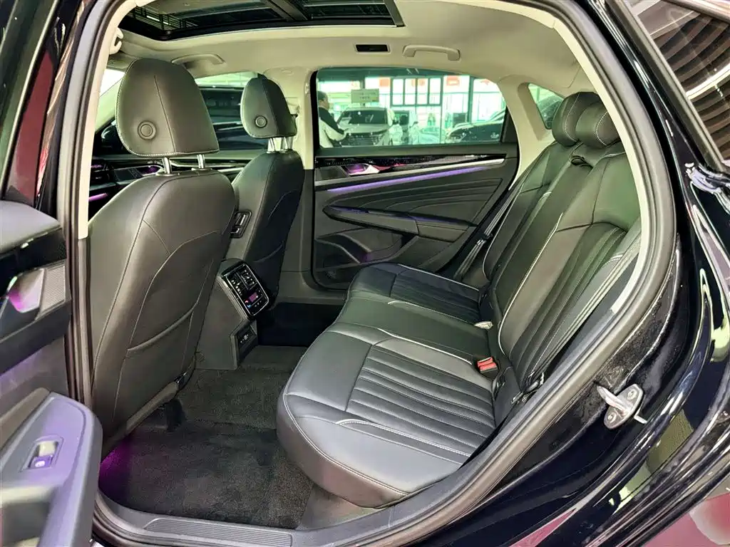 Passat 2023 330TSI Starry Sky Elite Edition купить на сайте DeffCars